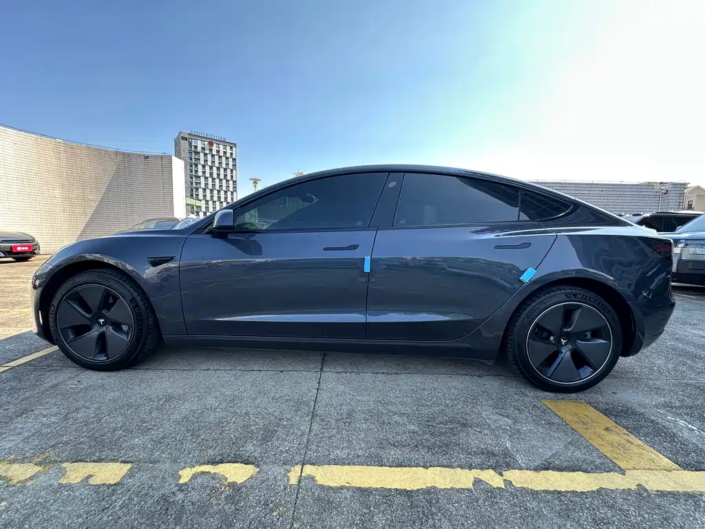 Tesla Model 3 — миниатюра 6