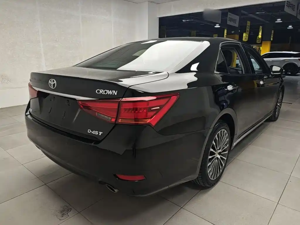 Toyota Crown — миниатюра 7