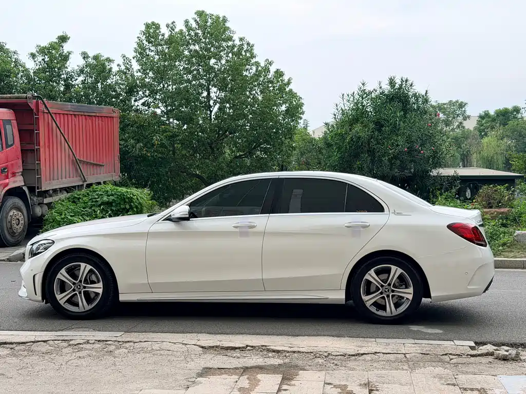 Mercedes-Benz C-Class — миниатюра 12