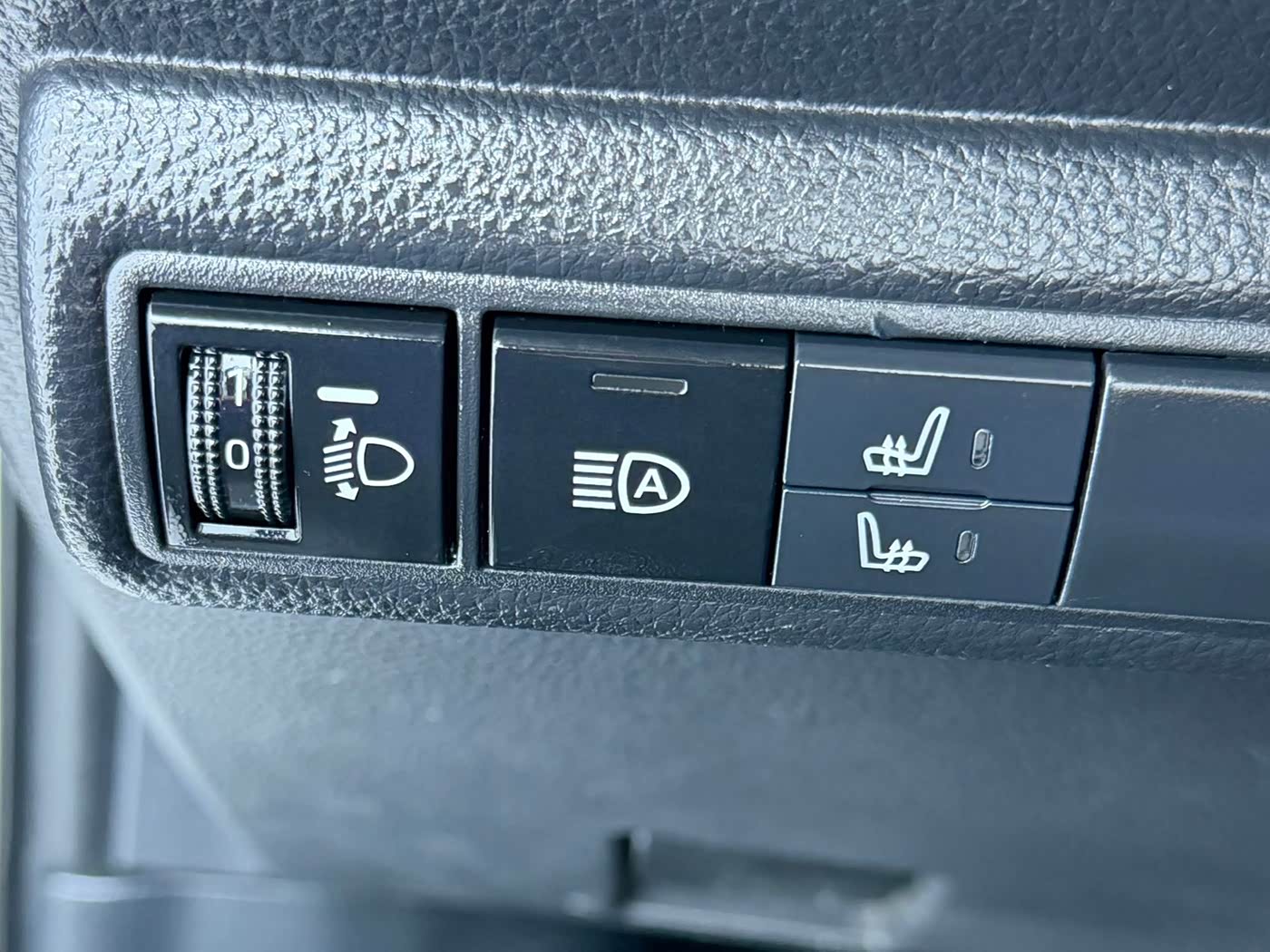 Toyota Corolla 1.2 л 2022 г. Белый, пробег 44000 км