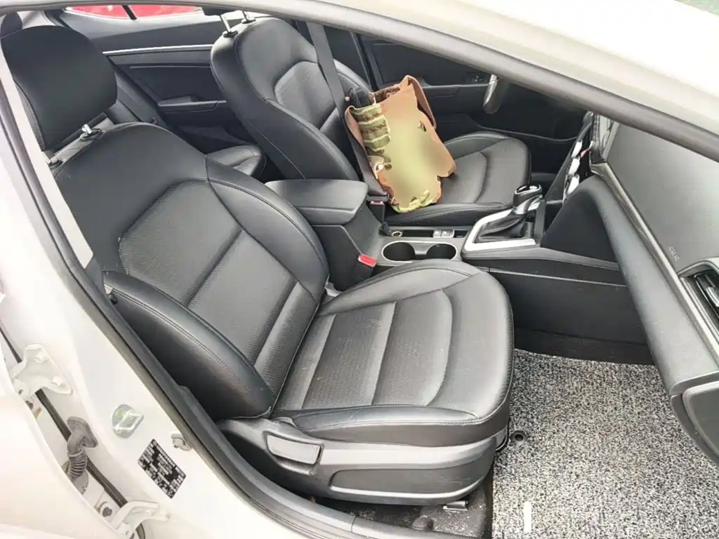 Hyundai Elantra — миниатюра 25