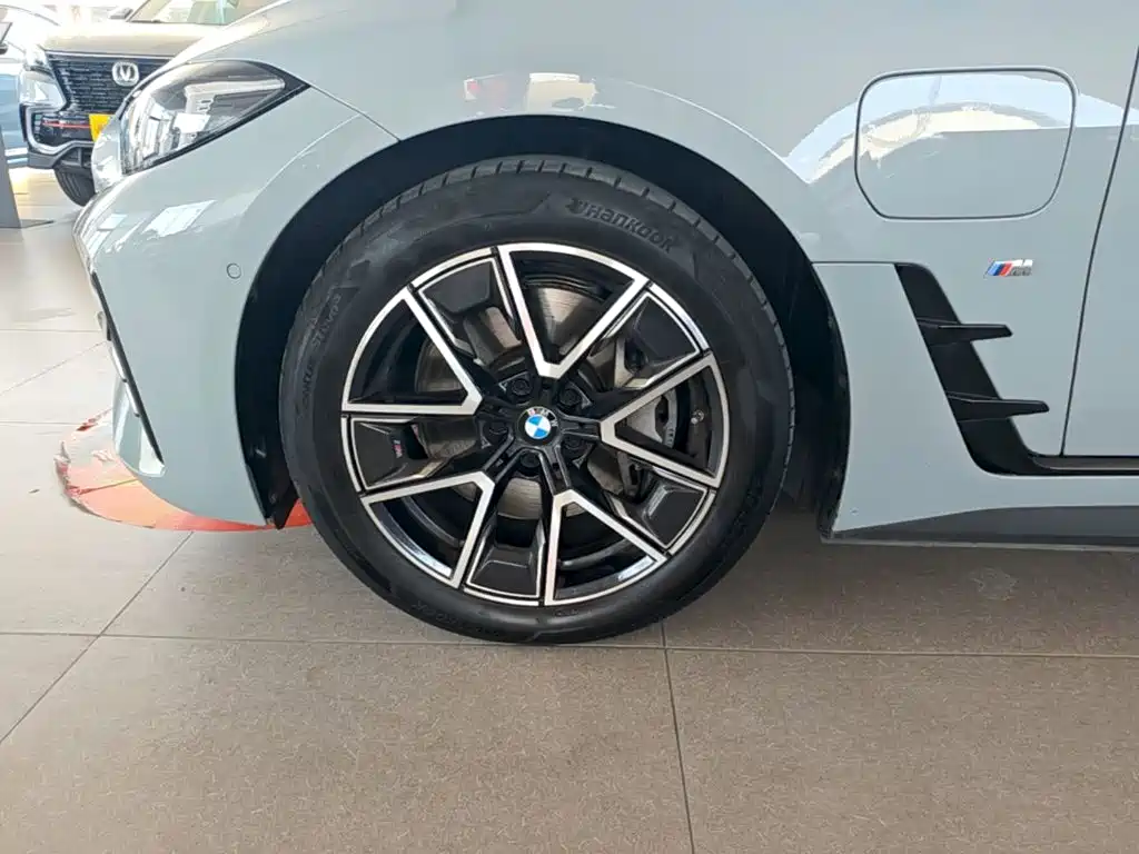 BMW i4 — миниатюра 23