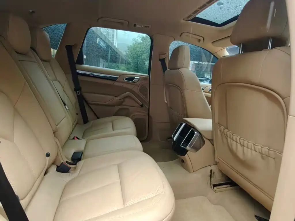 Porsche Cayenne — миниатюра 8