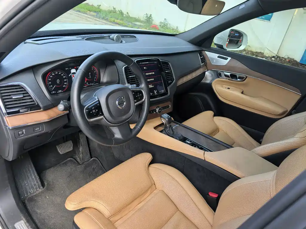 Volvo XC90 — миниатюра 11
