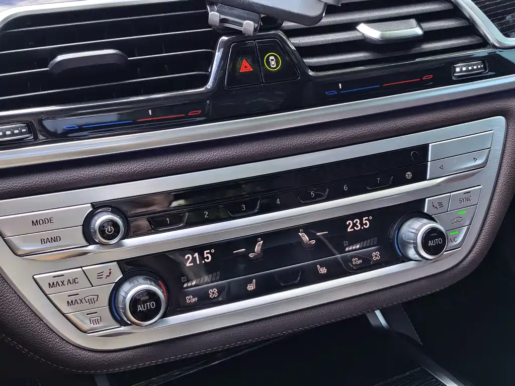 BMW 7 Series — миниатюра 20
