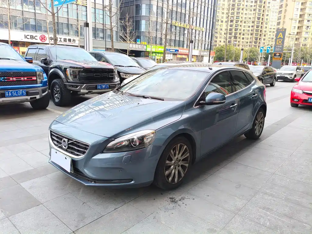 Volvo V40 2014