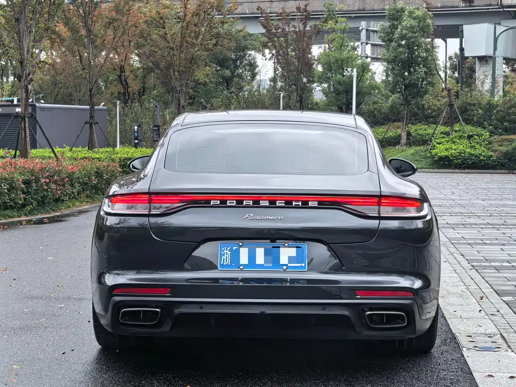 PORSCHE PANAMERA