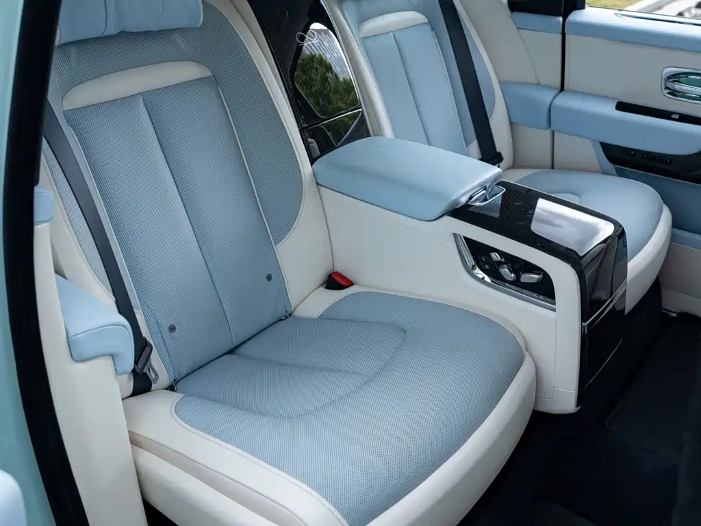 Rolls-Royce Cullinan — миниатюра 24