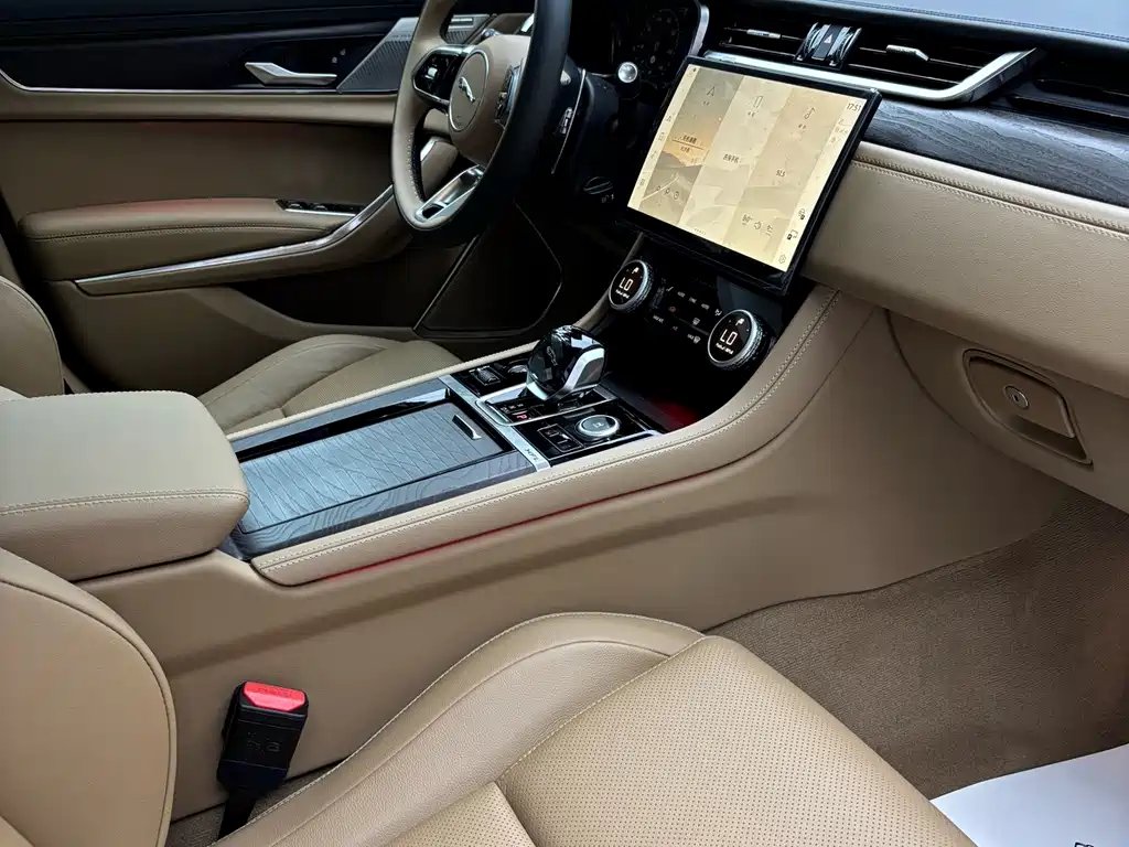 Jaguar XFL — миниатюра 8