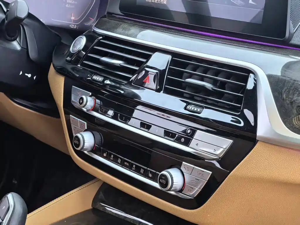 BMW 5 Series — миниатюра 6