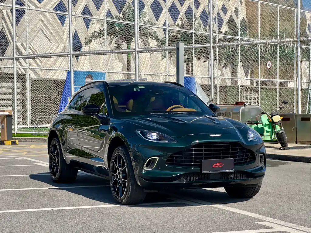 ASTON MARTIN DBX