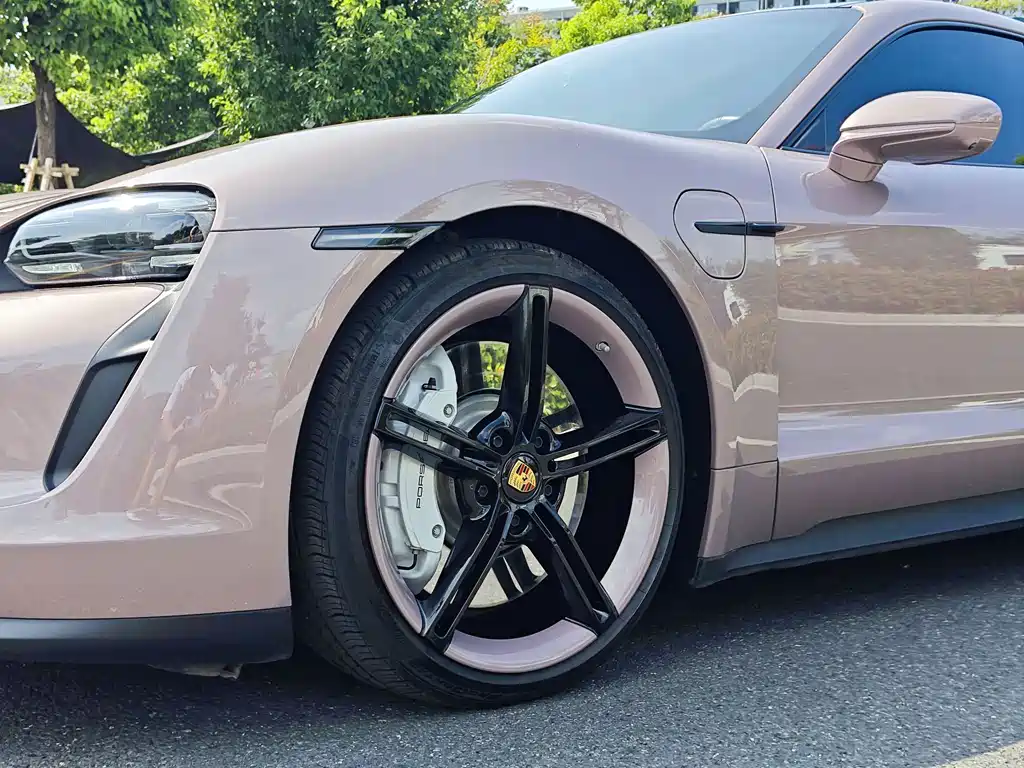 Porsche Taycan — миниатюра 3