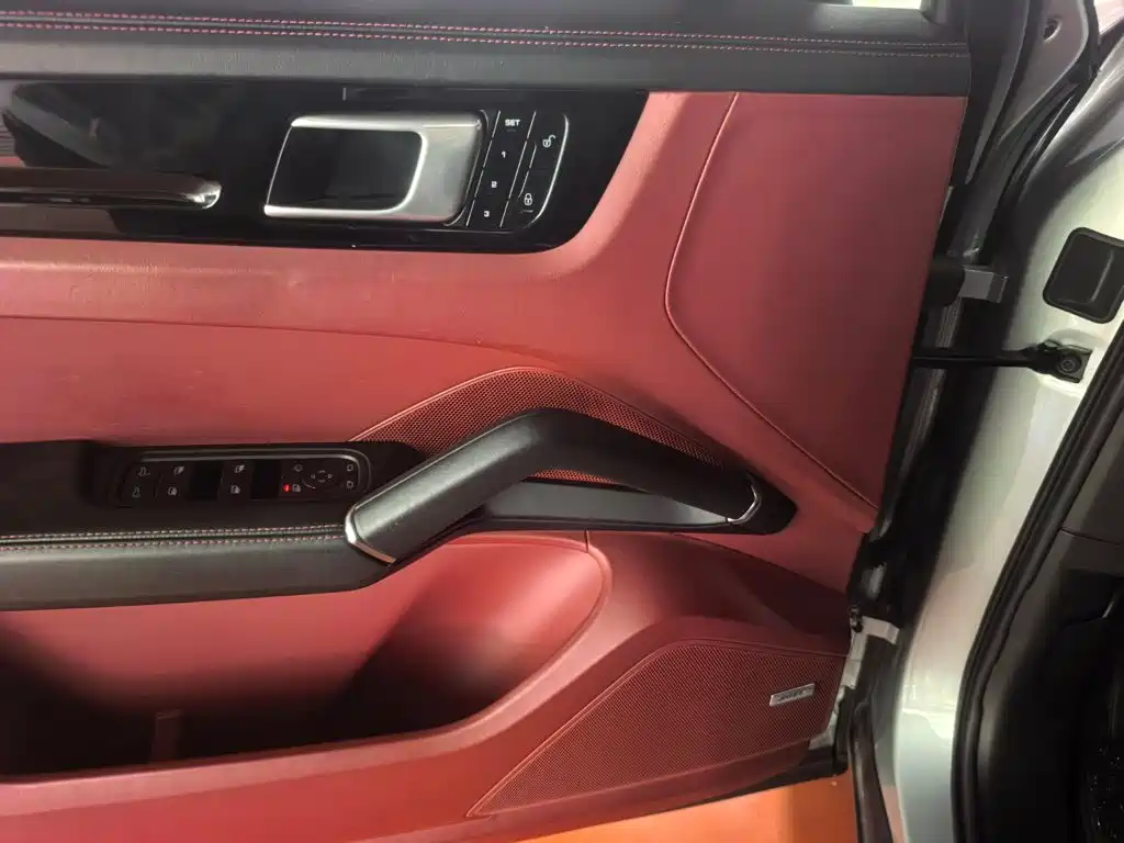 Porsche Cayenne — миниатюра 4