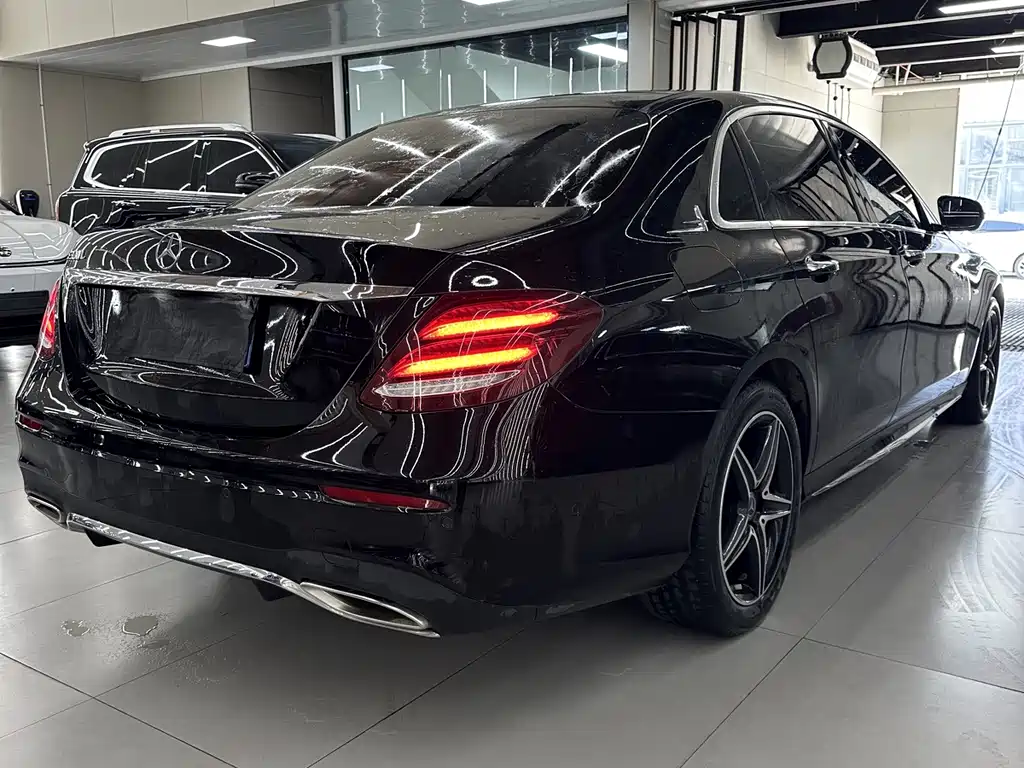 Mercedes-Benz E-Class — миниатюра 9