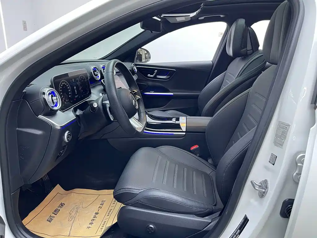Mercedes-Benz C-Class 2023 — фото 16