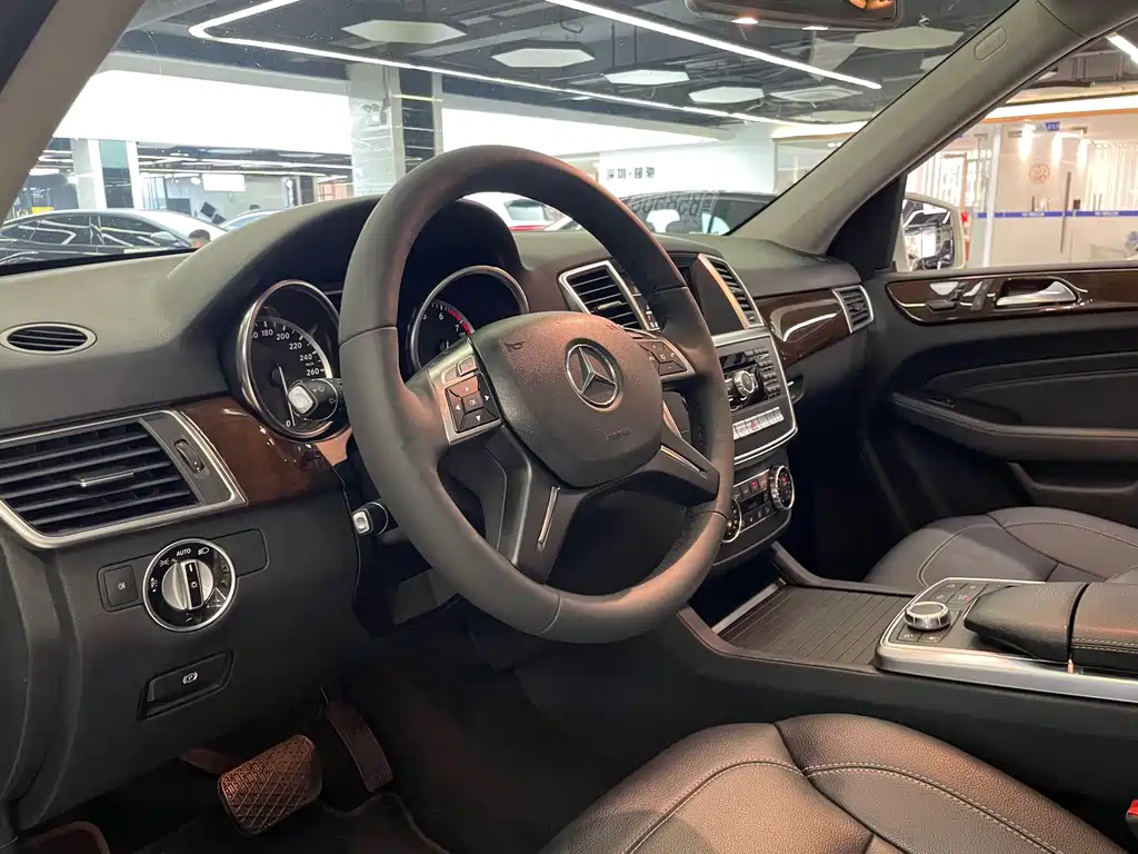 Mercedes-Benz M-Class — миниатюра 14