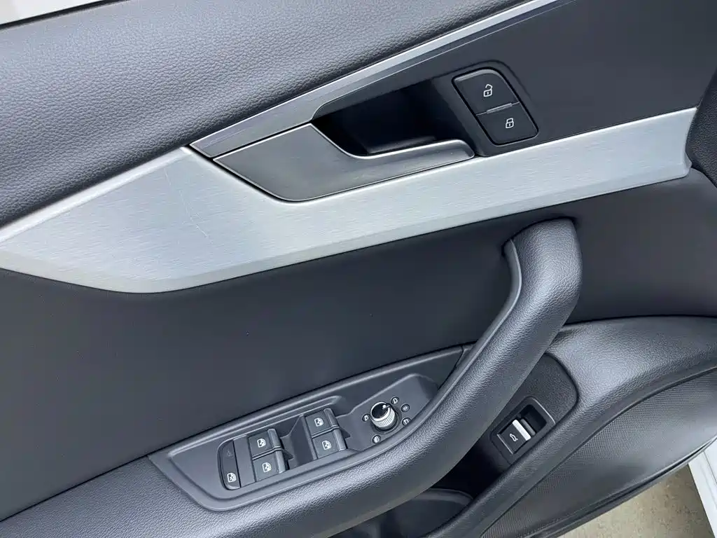 Audi A4L 2022 — фото 12