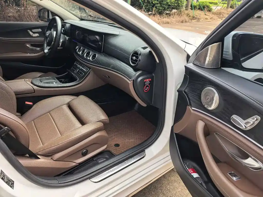 Mercedes-Benz E-Class — миниатюра 7