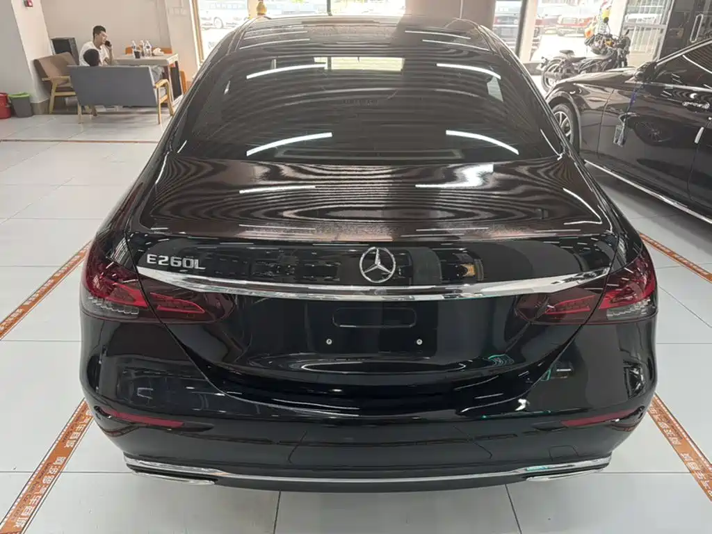 Mercedes-Benz E-Class — миниатюра 6
