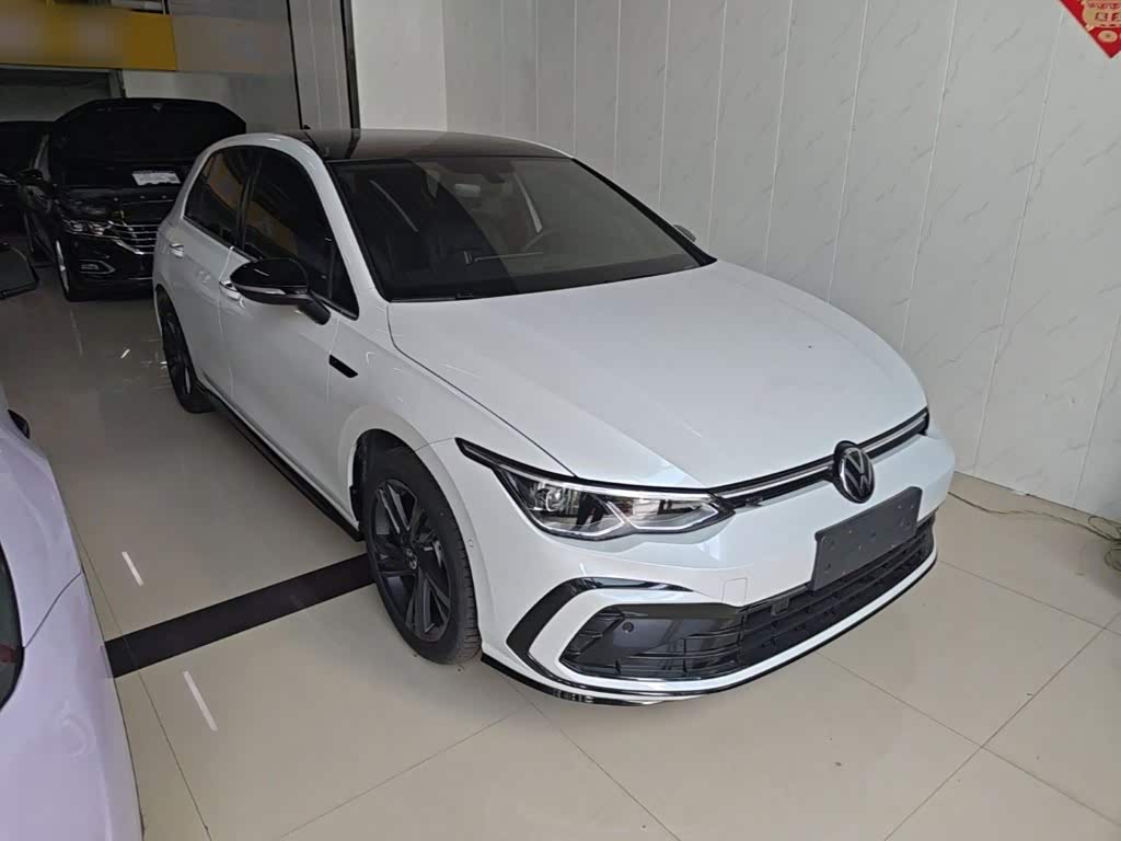 Volkswagen Golf 1.4 л 2024 г. Белый, пробег 4000 км