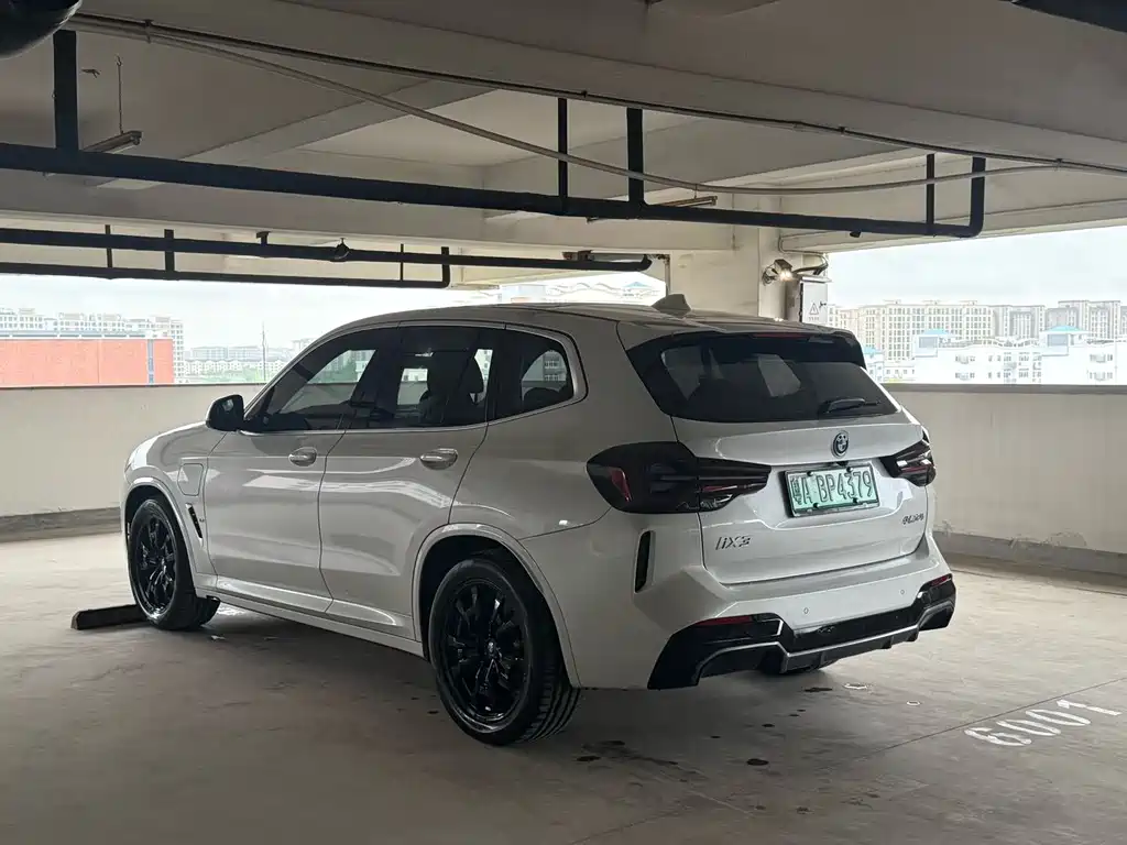 BMW iX3 2024 Lead
