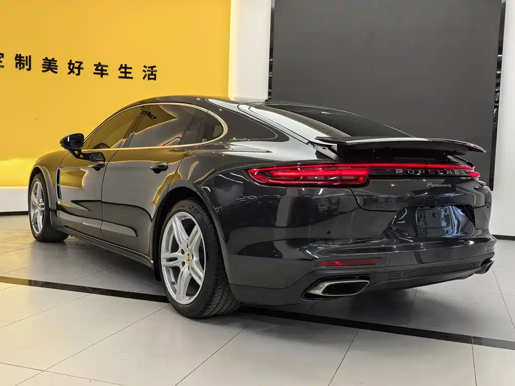 PORSCHE PANAMERA