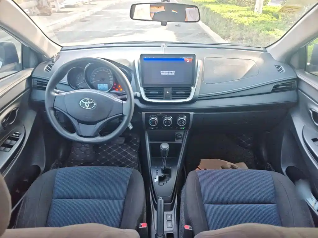 Toyota Yaris L — миниатюра 10