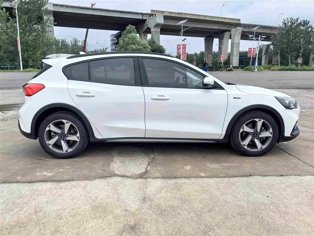 Ford Focus Active — миниатюра 11