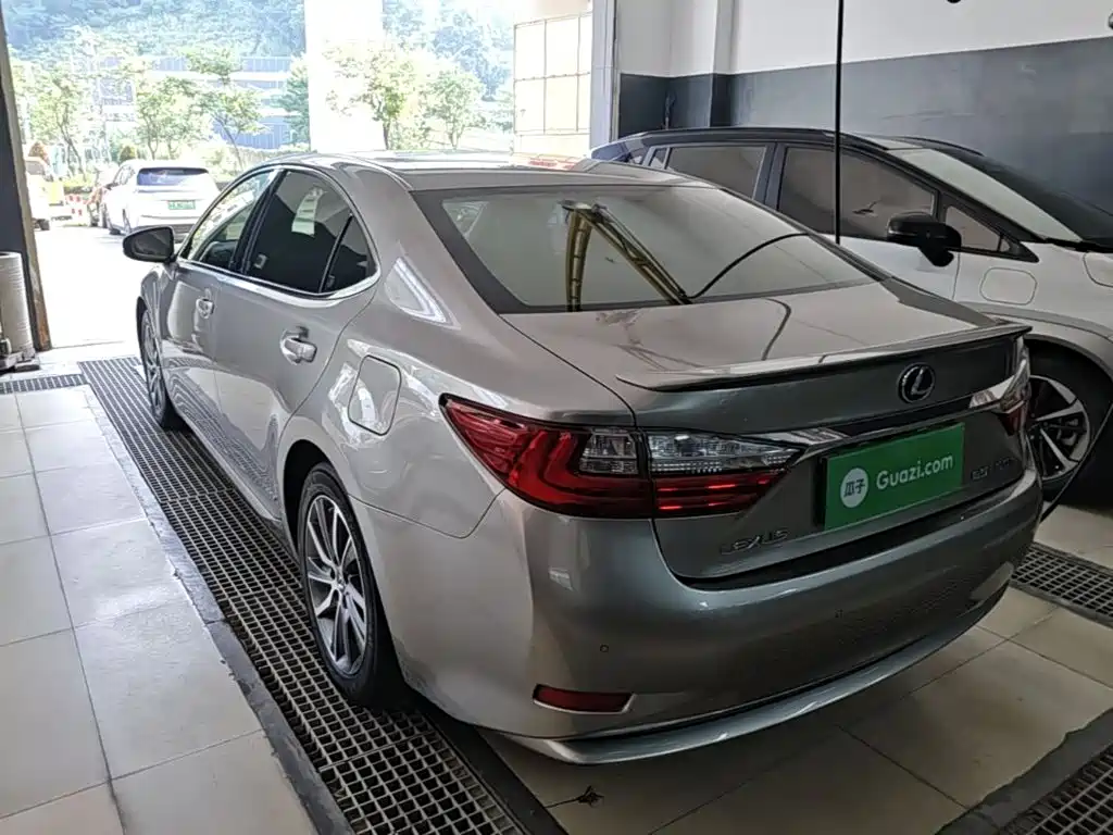 Lexus ES — миниатюра 5