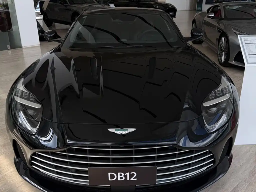 Aston Martin DB12