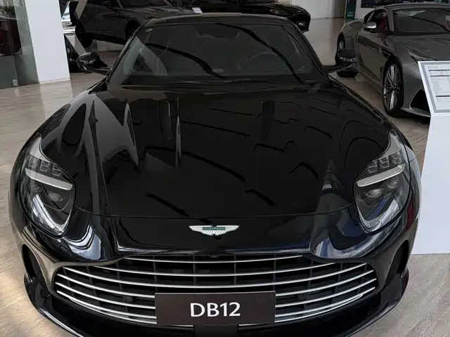 Aston Martin DB12