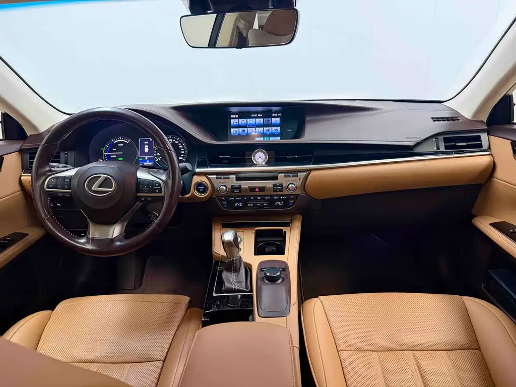 Lexus ES — миниатюра 11