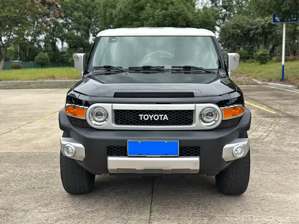 Toyota FJ Cruiser — миниатюра 2