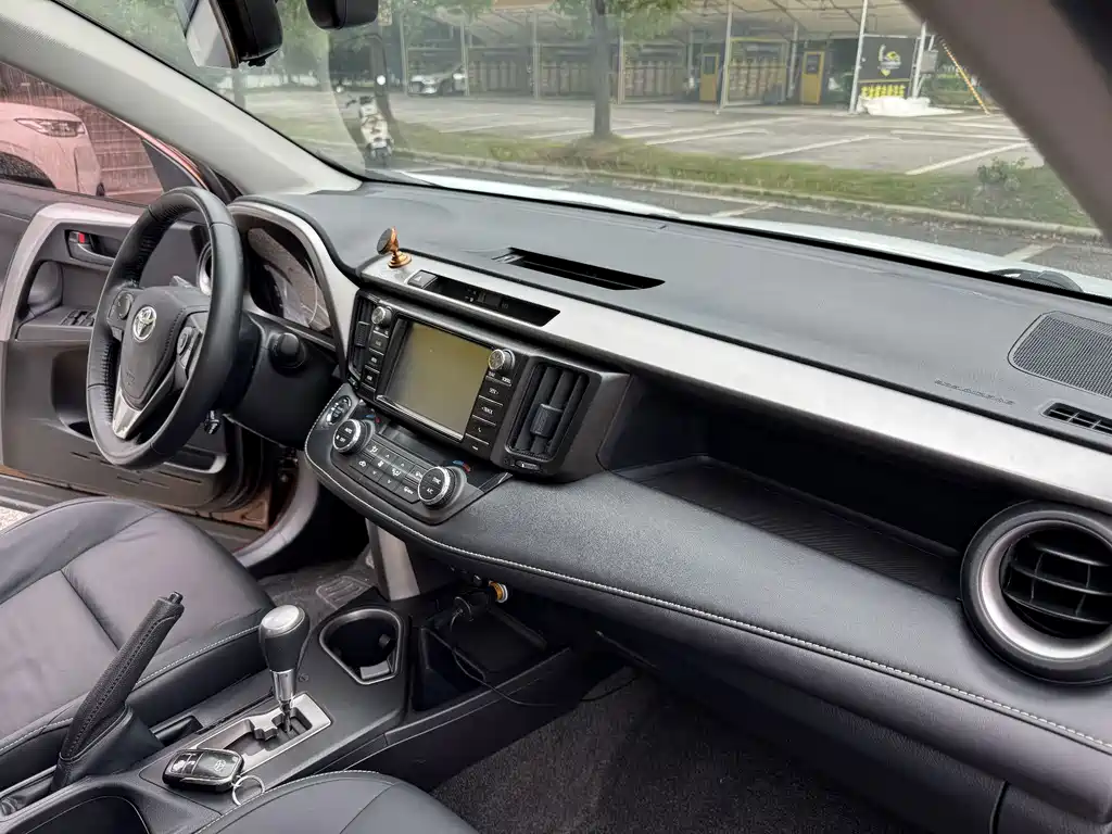 Toyota RAV4 — миниатюра 22