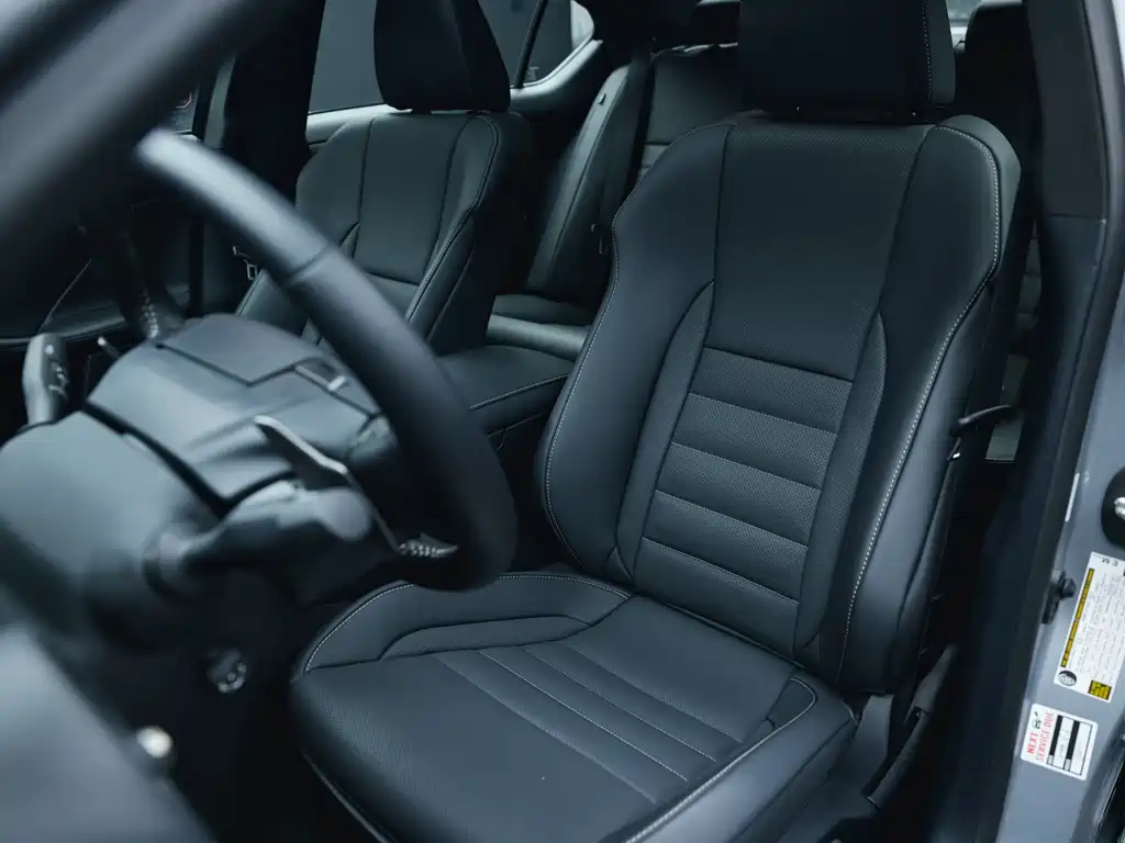 Lexus IS 2025 5.0L AT