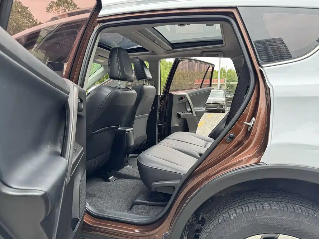 Toyota RAV4 — миниатюра 11