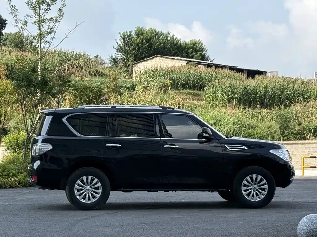 Nissan Patrol — миниатюра 12