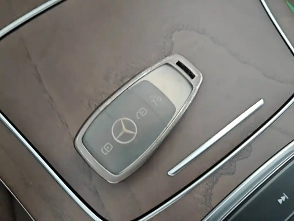 Mercedes-Benz E-Class — миниатюра 9