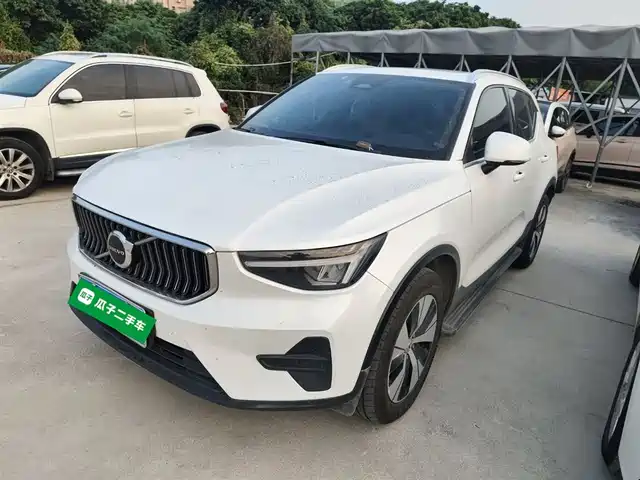 VOLVO XC40 2022