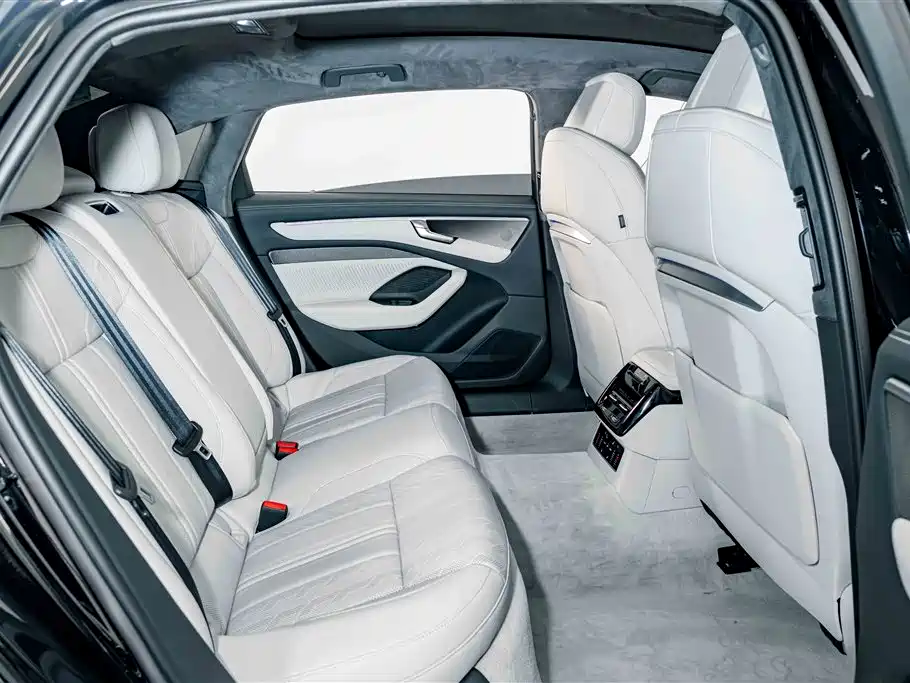 Audi A6L — миниатюра 24