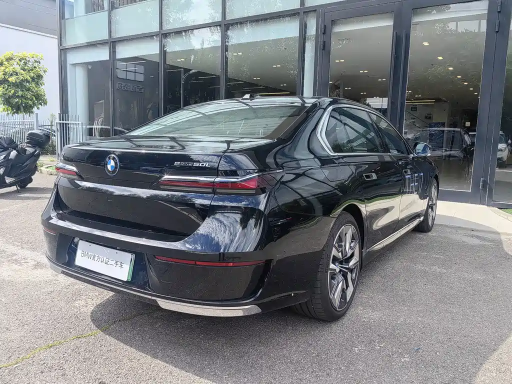BMW i7 — миниатюра 5