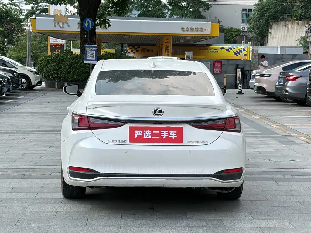Lexus ES — миниатюра 8