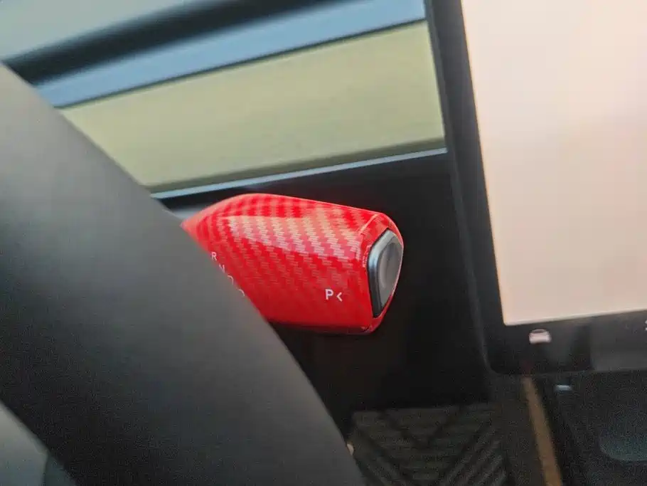 Tesla Model Y — миниатюра 16