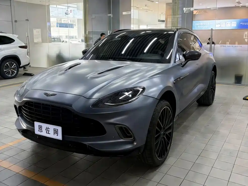 ASTON MARTIN DBX