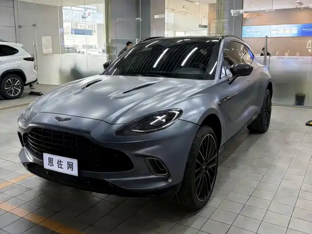aston-martin dbx