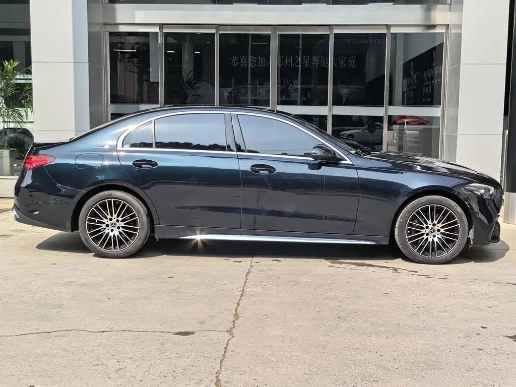 Mercedes-Benz C-Class 2023 — фото 6