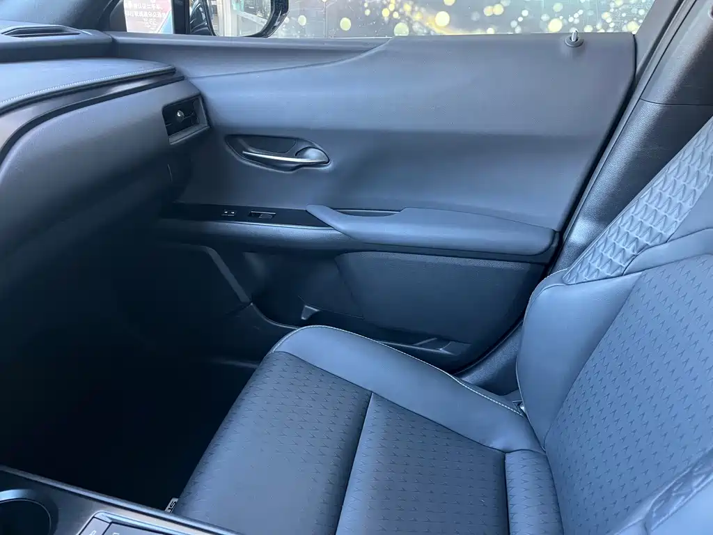 Lexus UX — миниатюра 16