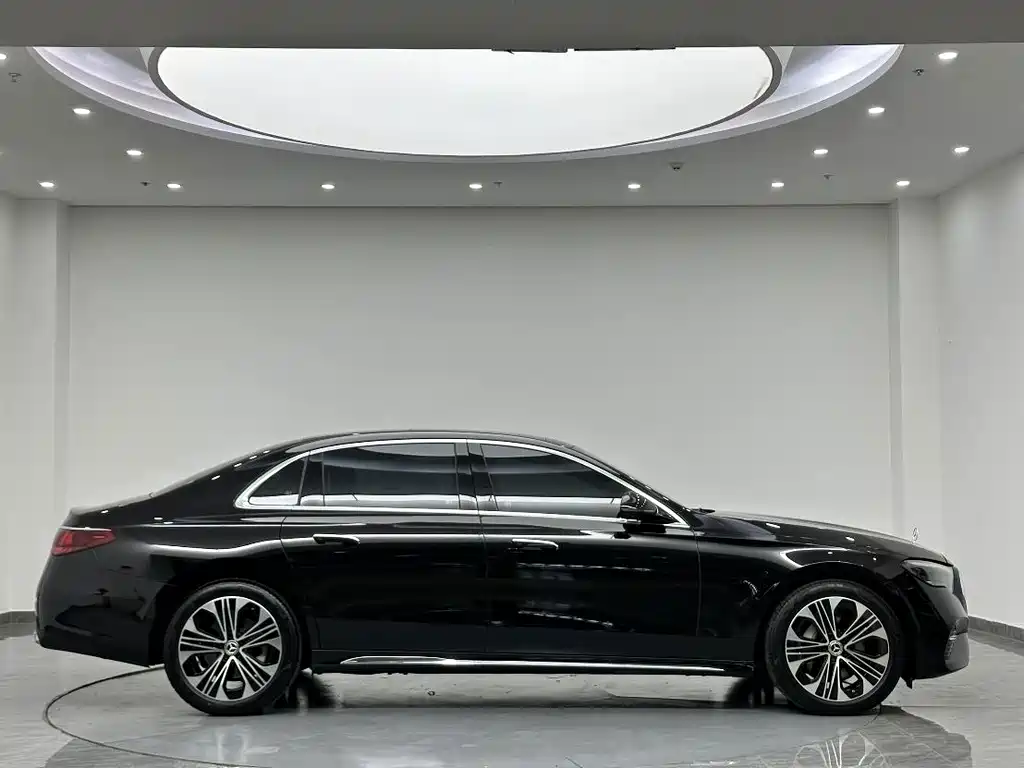 Mercedes-Benz E-Class — миниатюра 5