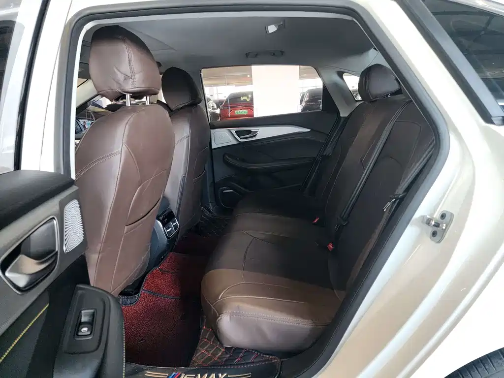 Roewe i6 MAX New Energy — миниатюра 6