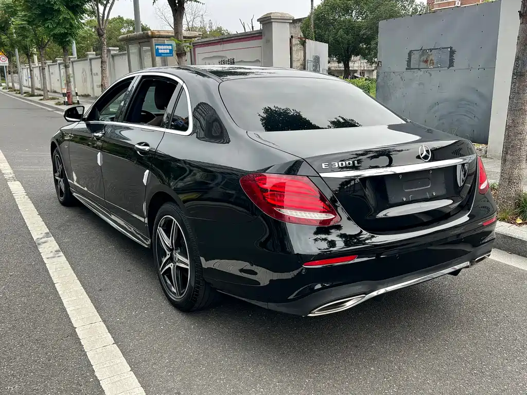 Mercedes-Benz E-Class — миниатюра 19